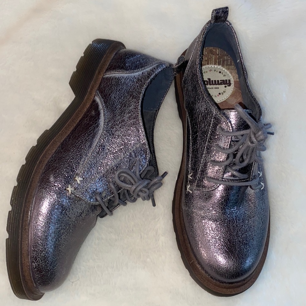 NEW COOLWAY Silver Metallic Oxfords Brogues Loafers Size 38 7.5 US